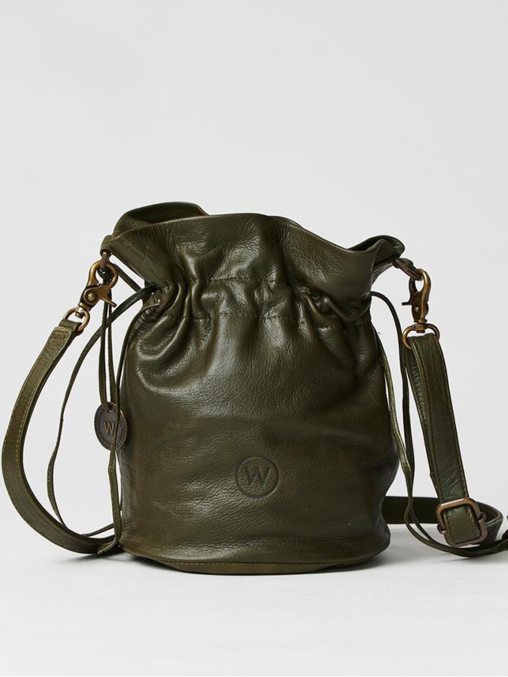 Wanderers Travel Co. Bronte Bucket Crossbody – Olive Green Leather